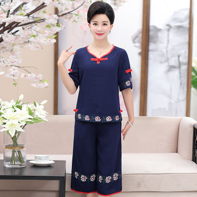 哇!今年流行的妈妈装太美了，显瘦显档次，忍不住给59岁婆婆买