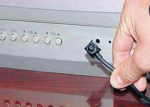 为何情侣入住酒店,最好拔掉这种电器插头?辞职前台小妹道出隐情