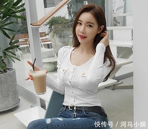  『服饰』有时候就是因为一条平凡的牛仔裤，才更能彰显我们的身材