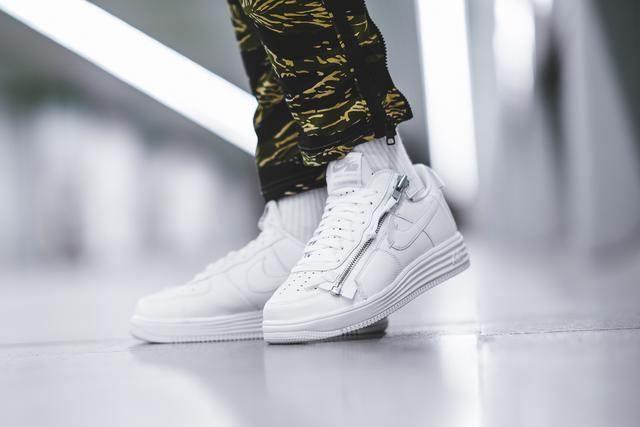 我们对比了 Nike 去年和今年的重磅联名!看看到底哪几双最走心