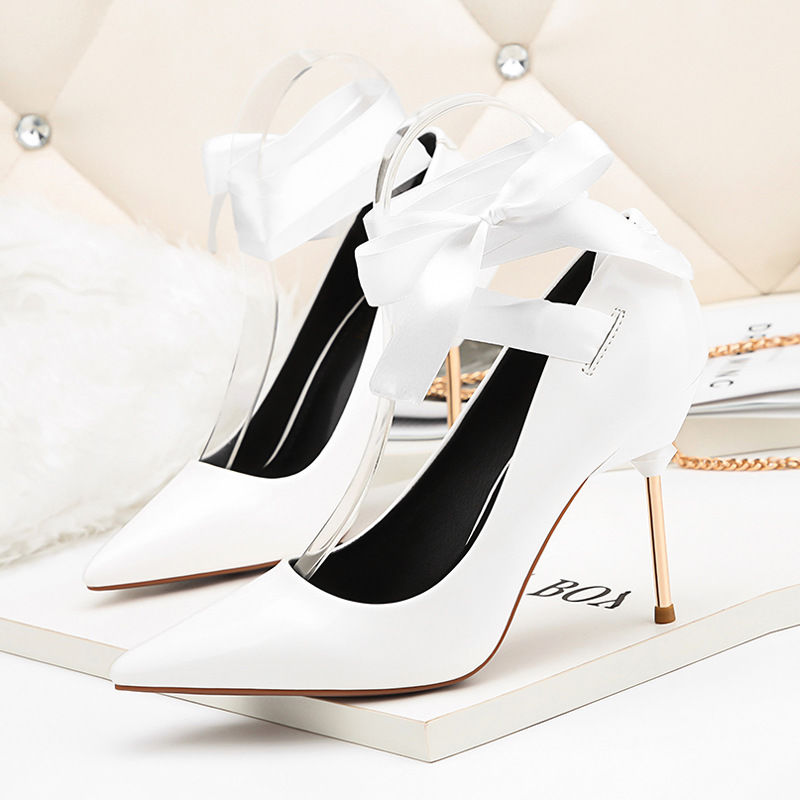 这样的高跟鞋太有特色了，就连男人看了都目不转睛