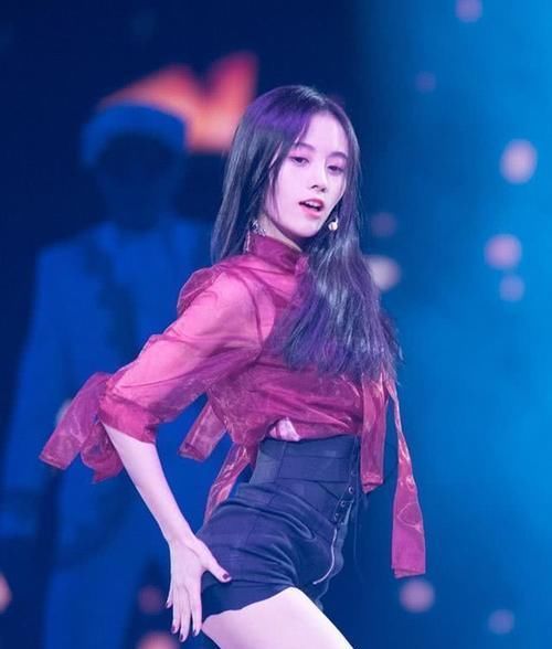  『身材』“四千年一遇美女”被群嘲，鞠婧祎自证有颜值，更有身材