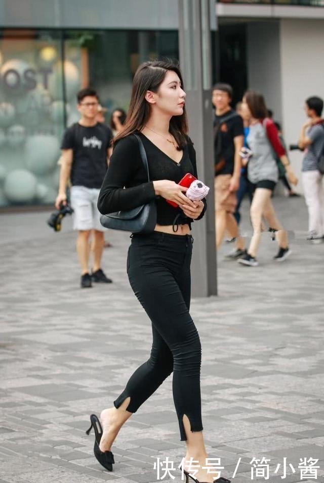 美女街拍：高雅温柔仙姿玉色，想多看一眼！