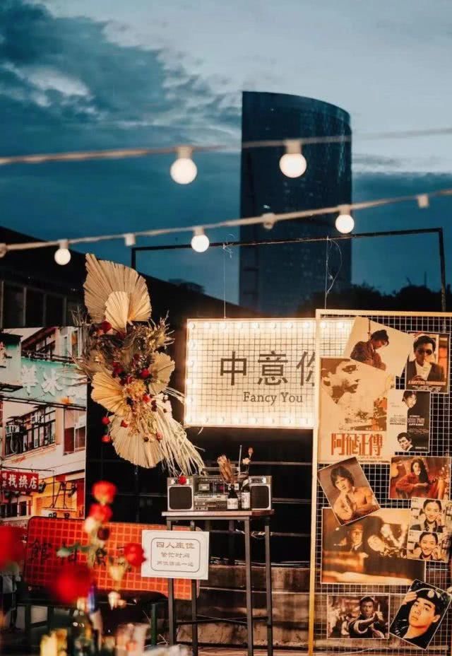  新人们：当前形势，婚礼应该怎么办？