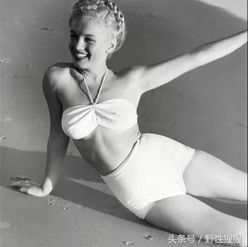 选对泳衣，才能在海边美得光芒四射