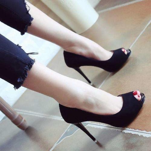 高跟鞋常常令人又爱又恨,穿高跟鞋6个舒服方法可以让比例更完美