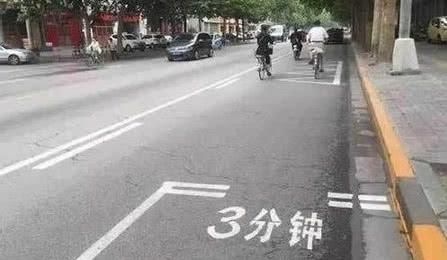 路边“三角标线”是啥意思？老司机：这都不知道，2本驾照不够扣