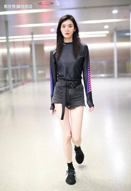 奚梦瑶到底有多瘦？这么窄的短裤都穿不满，网友：有没有100斤