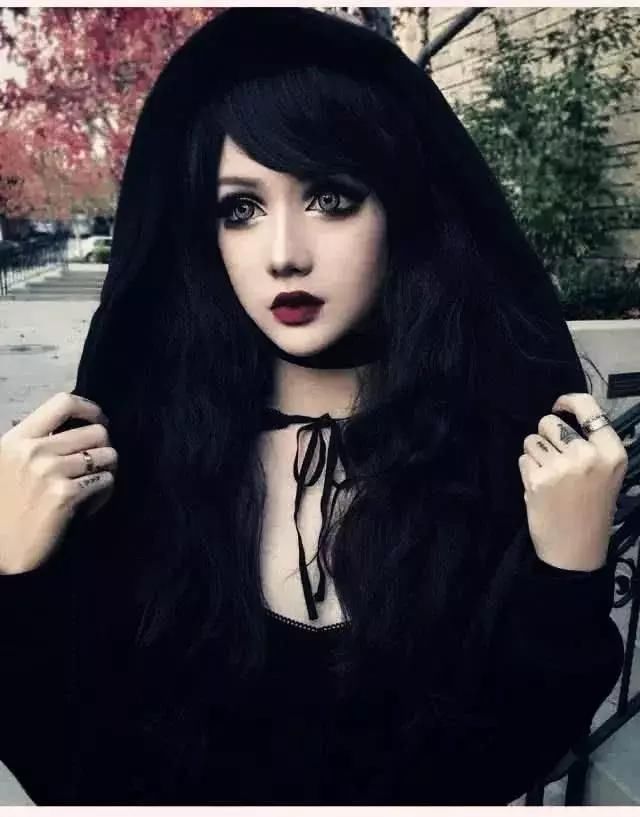 火了！深圳妹子因化妆一夜吸粉50万，卸妆后网友跪求交往