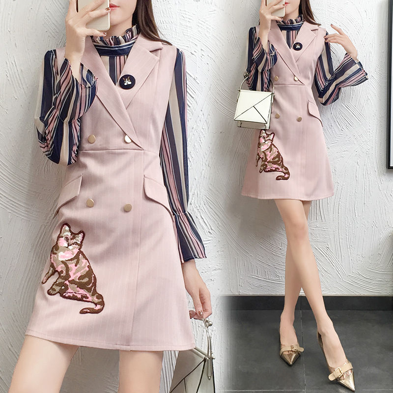 小香风套装才叫时尚,看着都不舍得眨眼睛,显嫩漂亮很吸睛