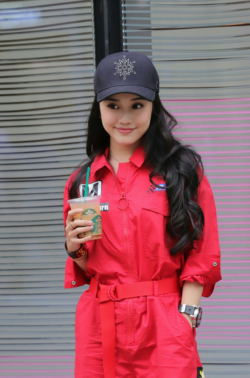 街拍:今天去三里屯办事,路过美女最多的地段时都不想走了