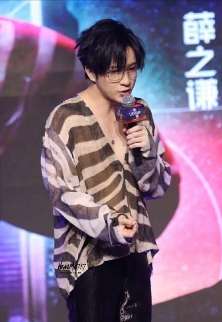 薛之谦李雨桐事件当事人最新动态，男方开演唱会，女方公司倒闭