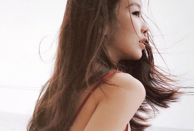 难怪老婆把文胸都扔了，现在女人都流行“前扣式”，性感更方便