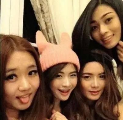  李连杰：遭李连杰背叛，带着两女儿蜗居地下室，黄秋燕的深情与哀愁
