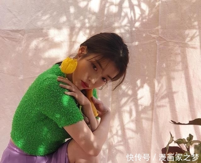 「橙粉」米兰看GUCCI秋冬秋蜜瓜橙粉裙,IU乖乖女终于出门了