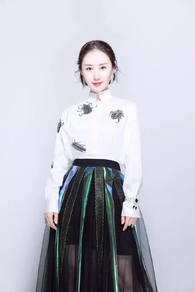 舒畅只是剪了摩卡波波头发型，人变美了还特别减龄，网友:她红了