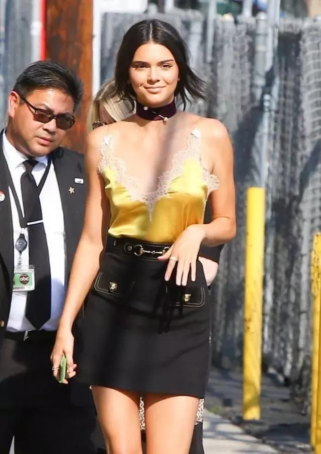 慵懒甜美超酷girl，卡戴珊家金小妹!