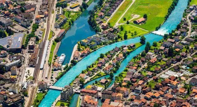 因为太美禁止拍照的国家，7块钱买湖景房，一生一定要去一次