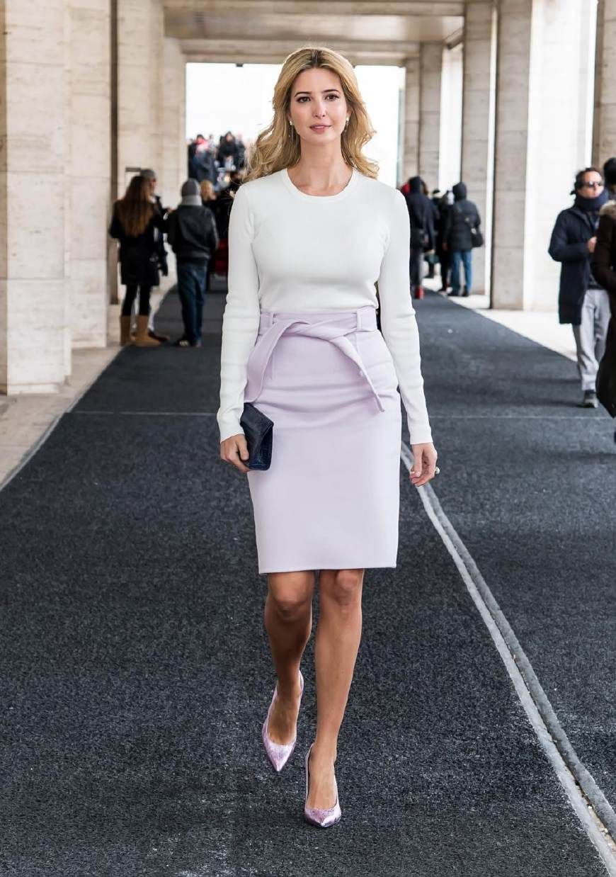 38岁伊万卡穿裙子:前三张双腿白皙细长，最后一张姿势太迷人!