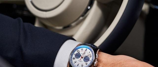 关系@为纪念与宾利17年的合作,百年灵推出璞雅宾利MULLINER限量版腕表