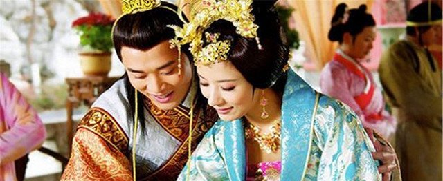  『打入冷宫』明朝皇后处罚了一个老宫女，却被皇帝当众杖责，最后还被打入冷宫