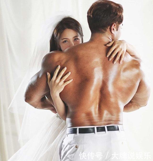 光膀子:肌肉男结婚光膀子上阵,为什么他们不喜欢穿衣服
