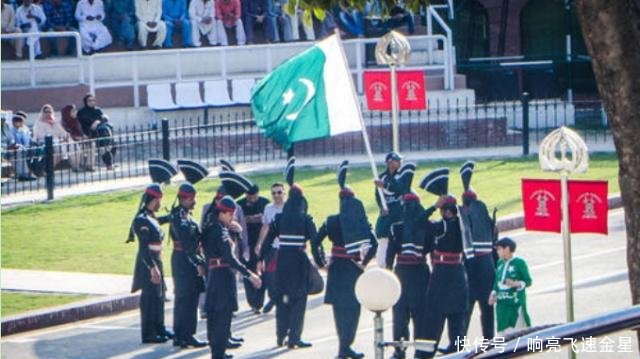 一言不合就“斗舞”，印巴边境上演另类“战斗”，脚真的不痛吗