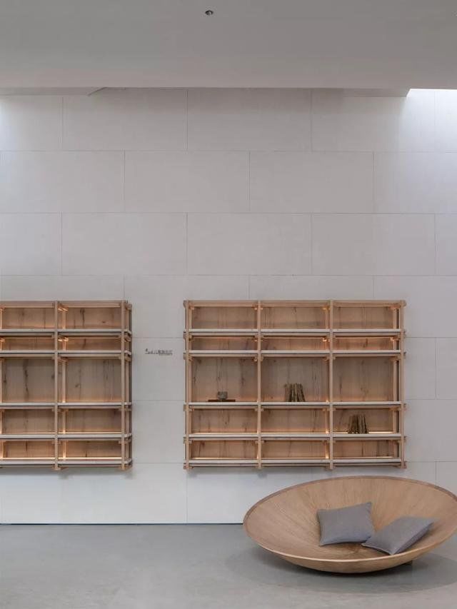 万有引力：光、空气、水，温润质朴的和谐之音