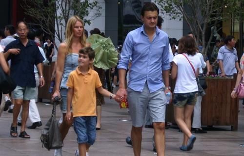 为何在中国的这么多外国人要回国? 看看美国人是怎么说的, 有点怕