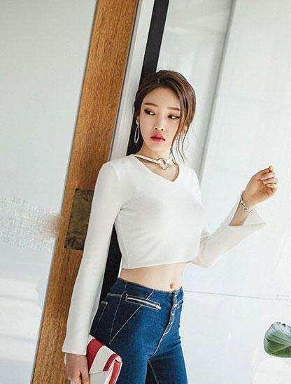 时髦紧身的牛仔裤，修身又显瘦，散发着难以抵挡的魅力！