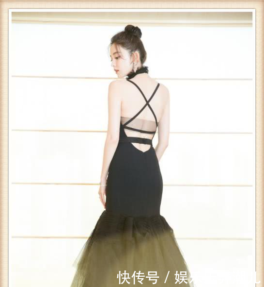 深V裙只服古力娜扎！中间仅靠一块遮羞布，网友这也太撩人了！