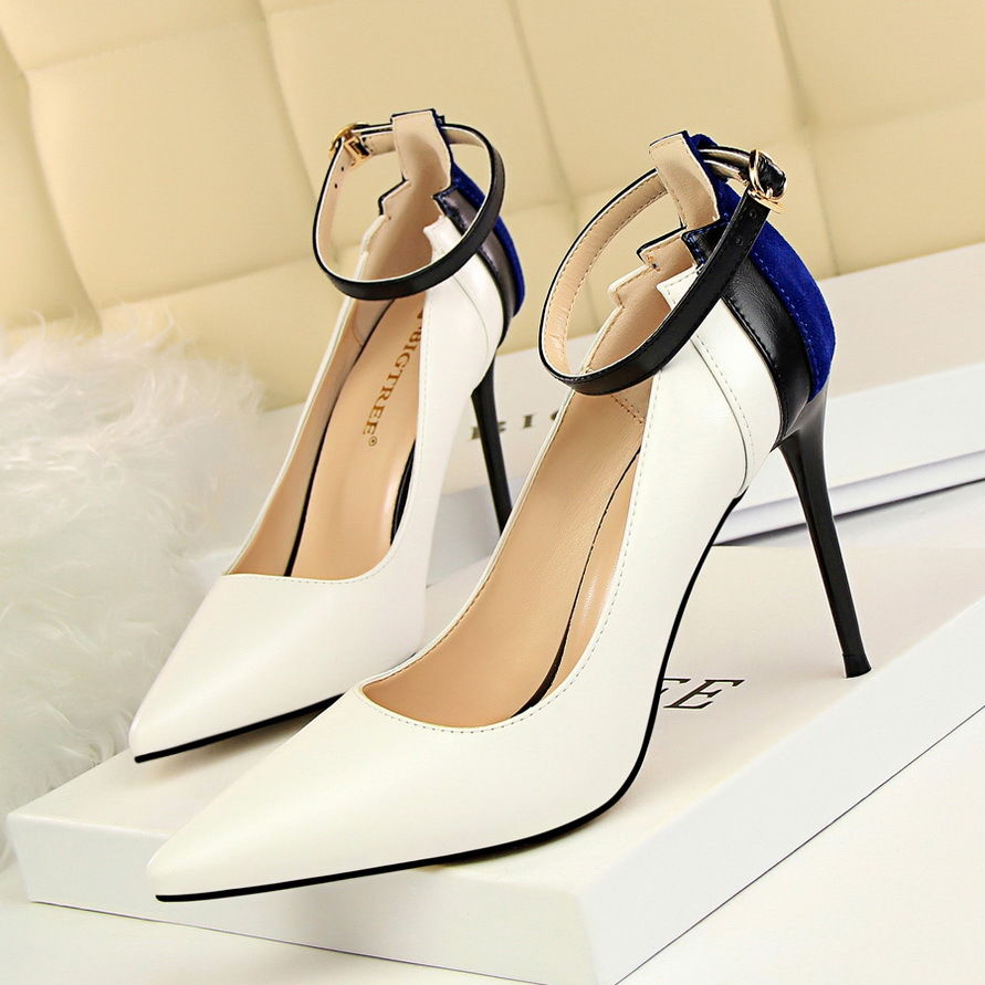 难怪说女人穿高跟鞋才有女人味，瞅这新款女鞋，呈现迷人魅力