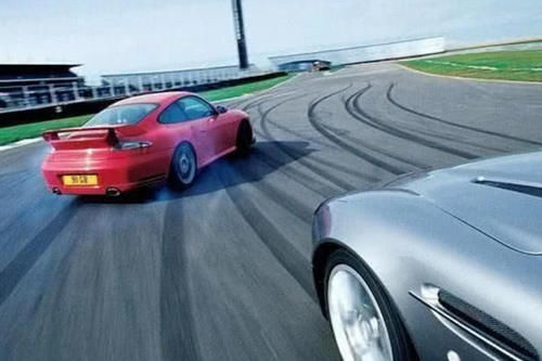  车尾：“超车看车头，会车看车尾”是什么意思？交警：谁给你勇