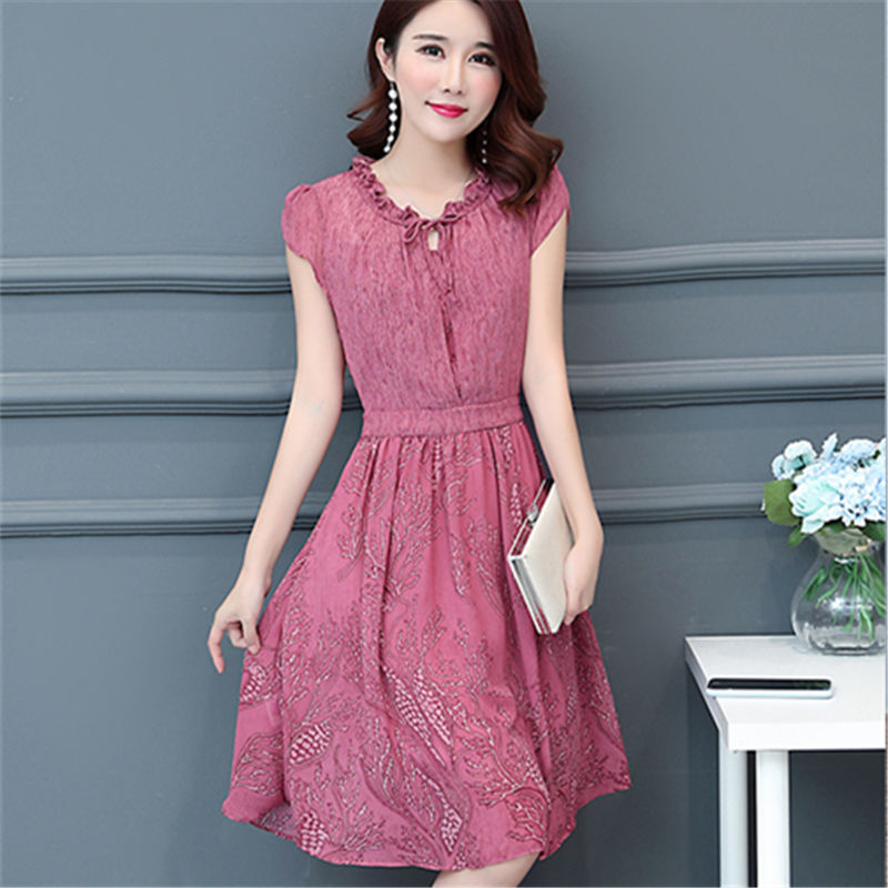 40岁女人不要穿的太复杂，这些简单的连衣裙，成熟稳重有女人味