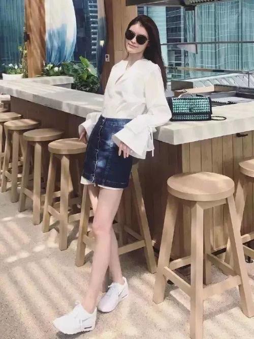 裙子这样穿到底好看不好看？你说了算！