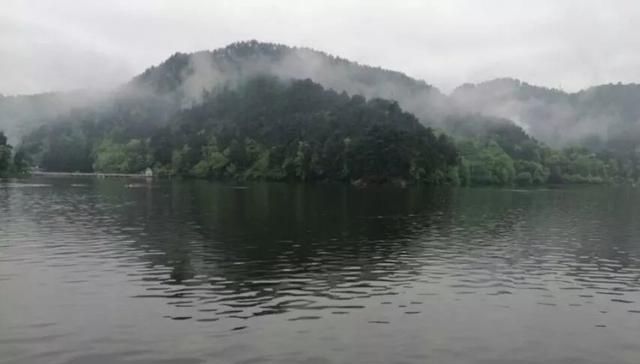 秋天到了，迈开脚步去旅游吧！四川和贵州的免费美景都在这里了