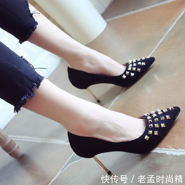 #剩女变盛女#八款铆钉尖头高跟鞋武装优雅一刻,高雅风吸引眼球,让剩女变盛女!