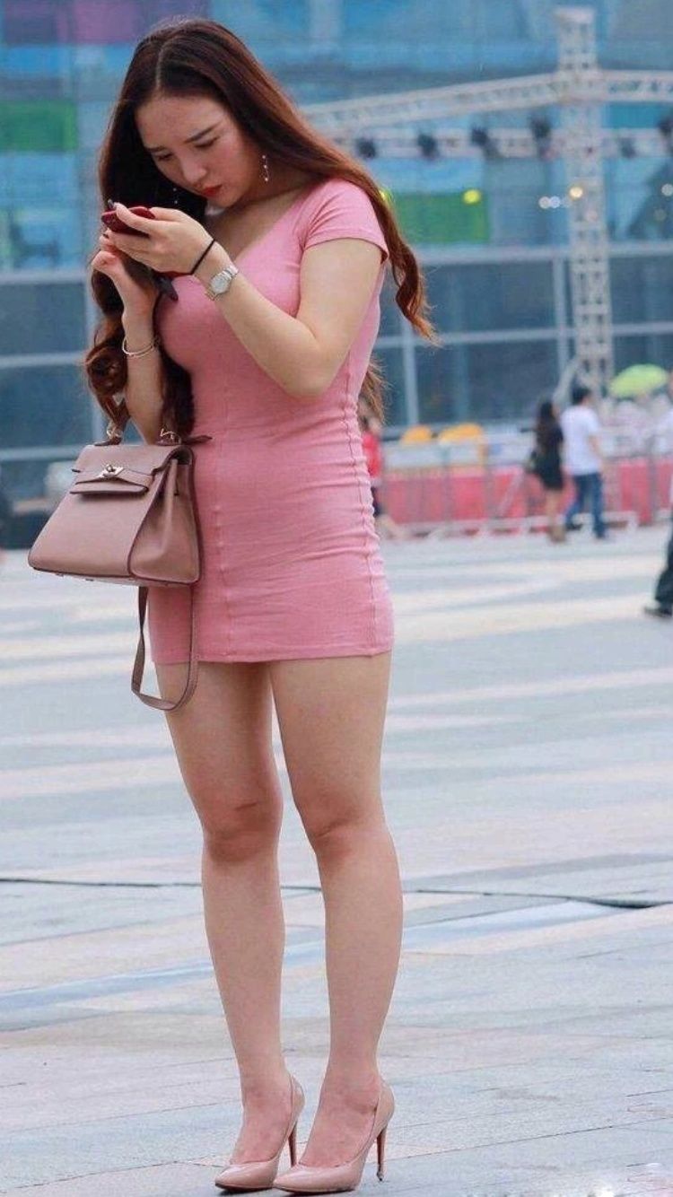 街拍丨这天冷了，是不是更想看热血沸腾的?反正我想!