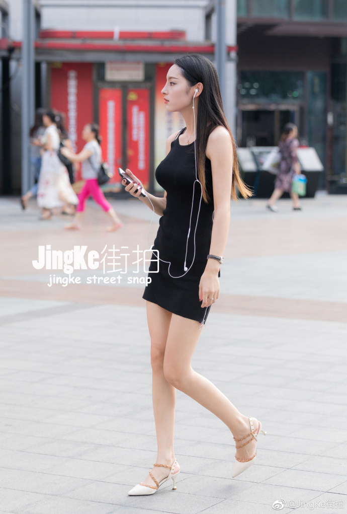 路人街拍，性感小姐姐合集，喜不喜欢