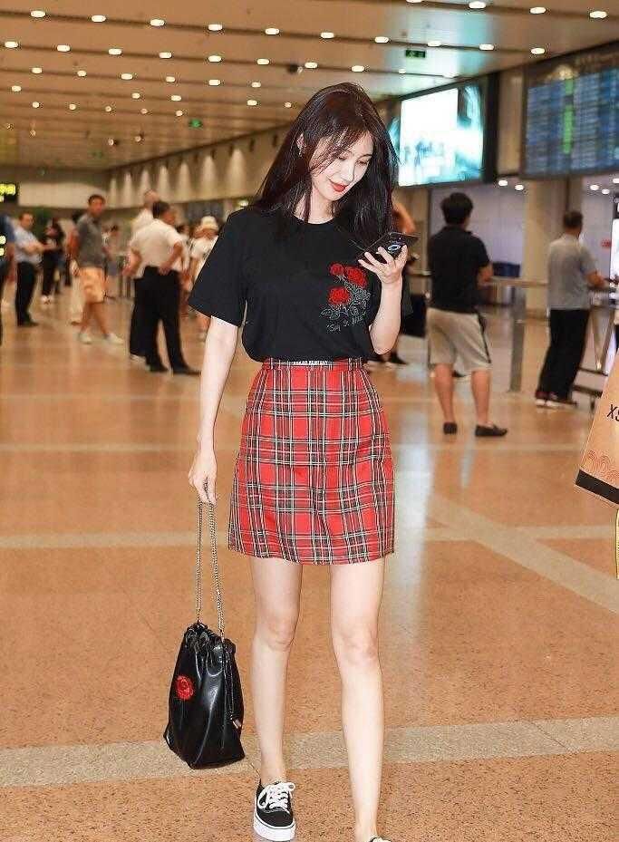 曾和黄晓明谈恋爱, 被baby踩着上位, 如今风格变化惊艳网友!