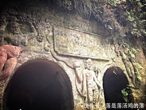 乐山大佛胸口处发现一暗室，内有两件东西，揭开千年前神秘传说