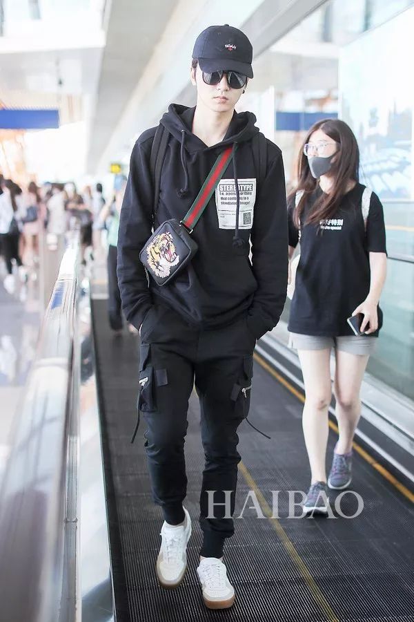 瘦回巅峰的赵薇年轻10岁!白百何这脸是怎么了?【海报街拍】