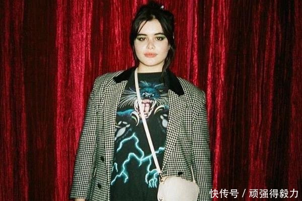 肥胖女成为职业模特，性感的身材秒杀宅男，成为网红