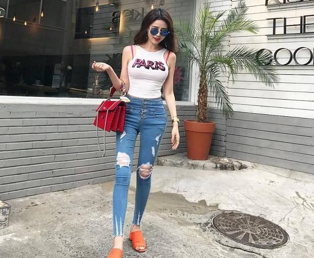 路人街拍，小姐姐笑容好甜，长得真美