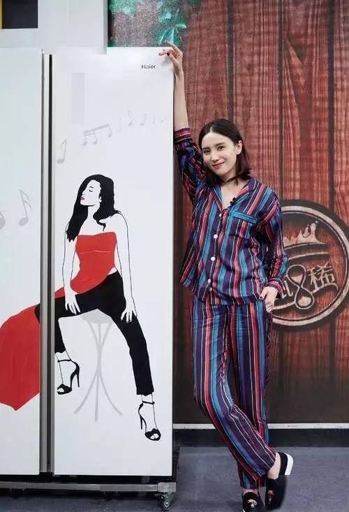  【漂亮】她是很会穿衣的女人，初春学她穿，准漂亮！