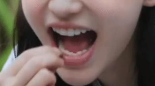 别人冒雨做的爆米花，杨颖却假吃?官博的回复让人不解