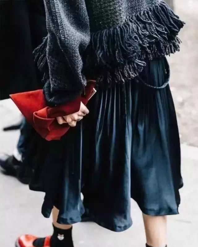  『小常识』什么颜色的包包最好搭衣服?包包日常搭配小常识看这里!