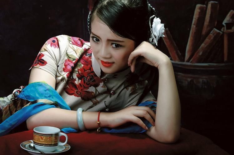 人像摄影：闺房娇花，清秀旗袍