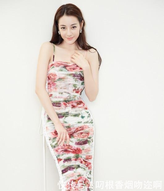 迪丽热巴太皮了，全身挂满鲜花竟好看到爆，是花仙子本人没错了！