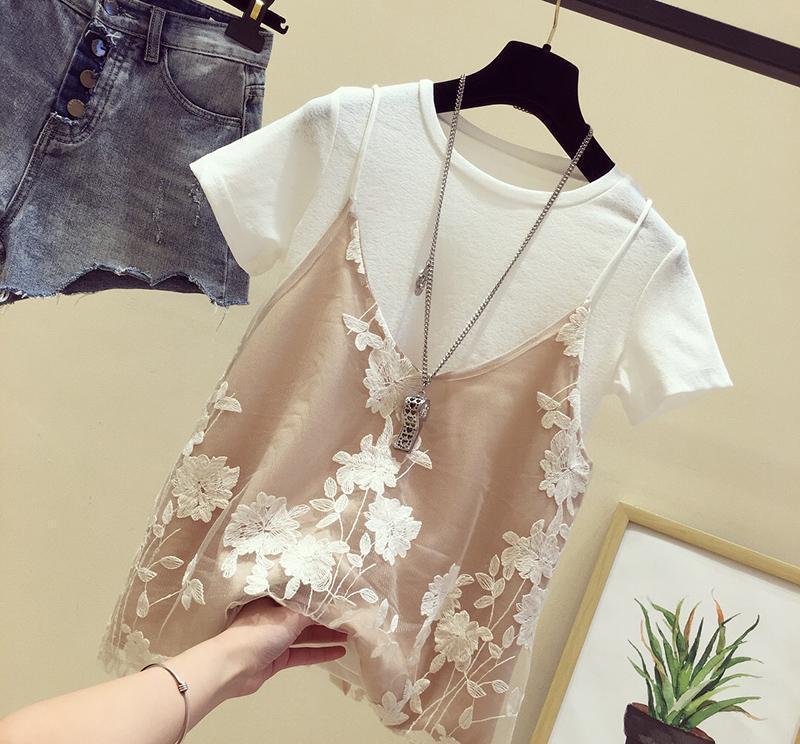 1米50的老婆把大长裙扔了，穿这几款小衫+高跟鞋，洋气又显高